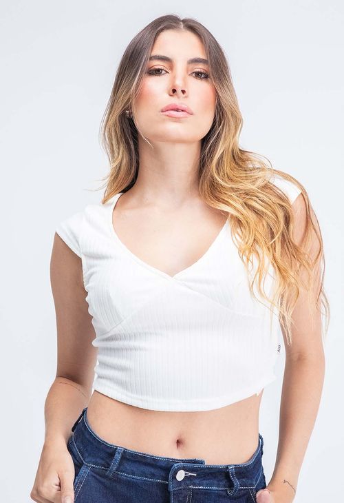 Camiseta manga corta con corte en pecho para mujer