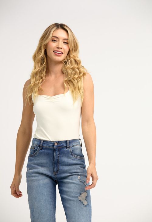 Camiseta marfil con recogido para mujeres