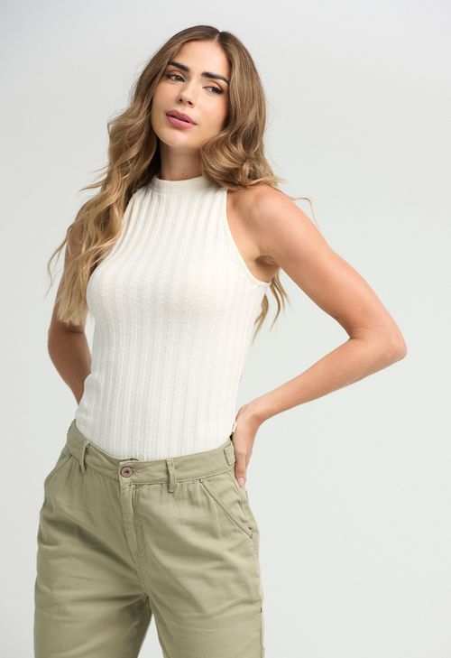 Camiseta marfil con cuello alto para mujeres