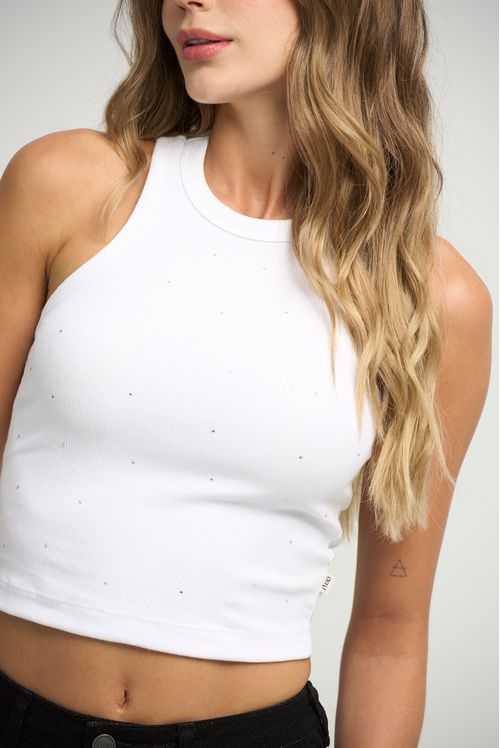 Camiseta blanca con apliques en frente para mujeres