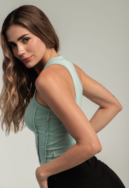 Camiseta eucalipto con alforzas para mujeres