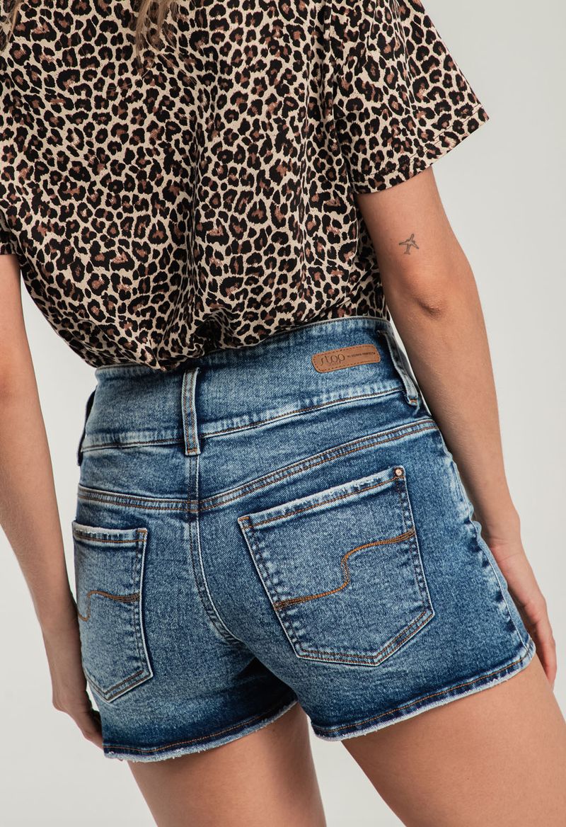 SHORT-10322833-MEDIO_7