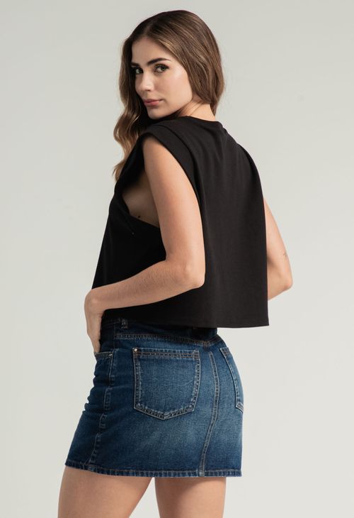 Camiseta negra pieza en manga para mujeres
