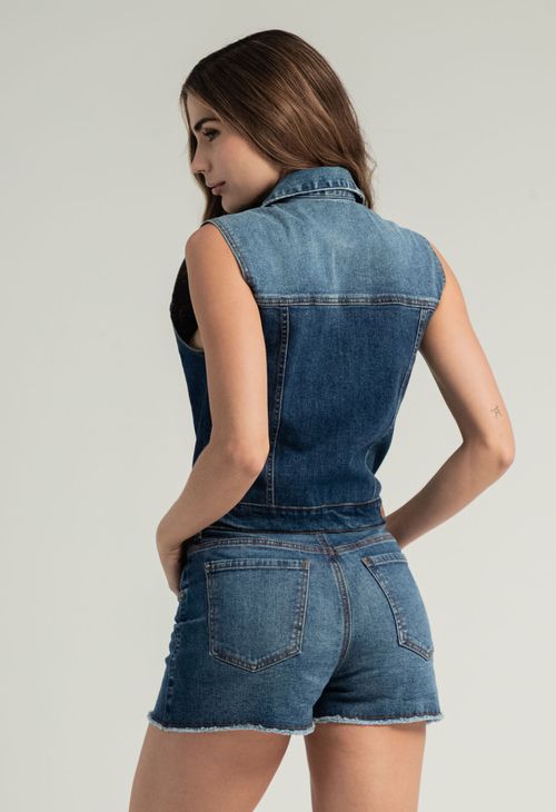 Chaleco oscuro con perilla para mujeres