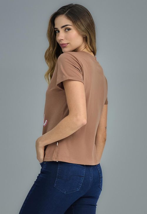 Camiseta arena con estampado para mujeres