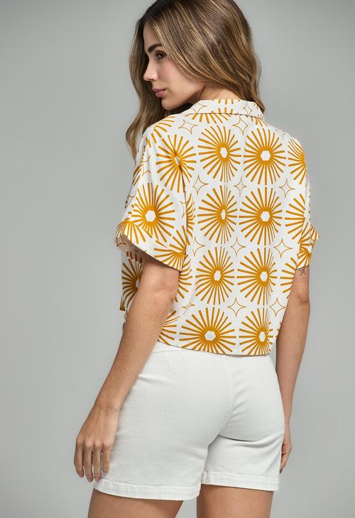 Blusa mostaza con botones para mujeres