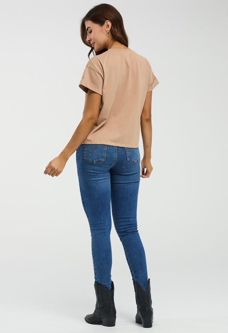 CAMISETA-11615914-CHOCOLATE_4.jpg