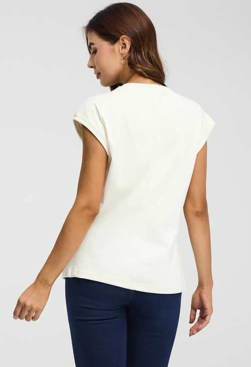 Camiseta marfil manga rodada para mujeres