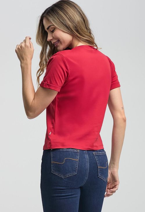 Camiseta roja con flores para mujeres