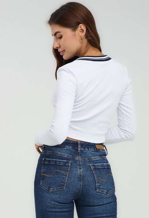 Camiseta blanca con cuello en V para mujeres