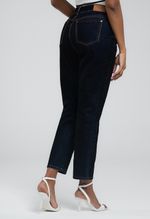 JEAN-MOM-10040822-OSCURO_3.jpg
