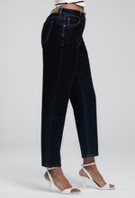 JEAN-MOM-10040822-OSCURO_4.jpg