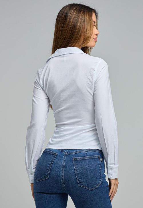 Blusa blanca con frente cruzado para mujeres