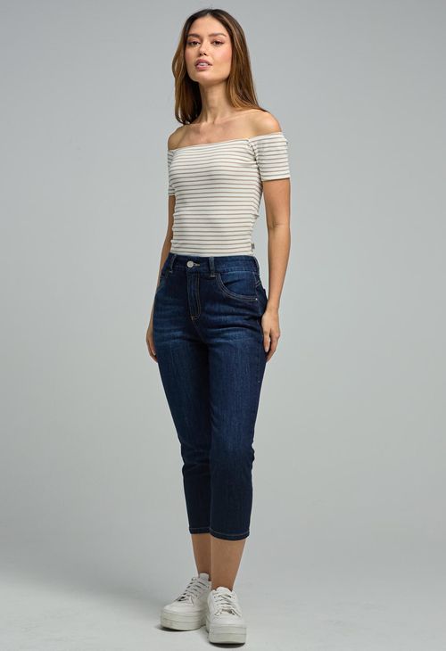 Jean capri oscuro con bolsillos para mujeres