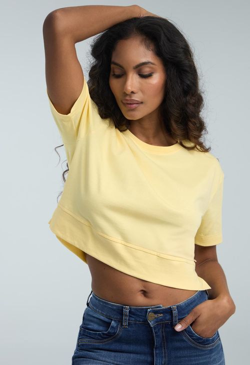 Camiseta amarillo pastel con abertura para mujeres