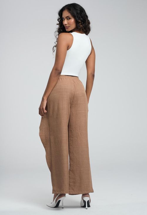 Pantalón chocolate con amarre para mujeres
